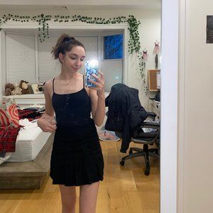 useful af black tanktop - padded bc i'm flat asf LOL